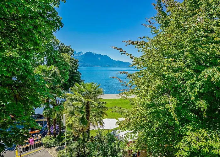 Soft Glam 1-Bedroom Appt - Lake & Mountain View